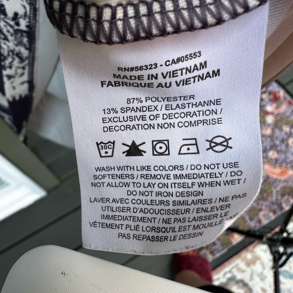 Nike Women’s Dri-FIT Navy and White Shirt Size Medium - Picture 2 of 7